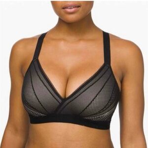 Lululemon 32B awake to lace bra excellent condition
